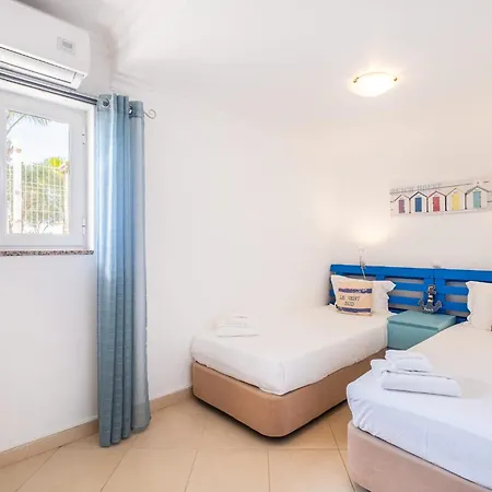 Margarida - Ping Pong Table Apartment